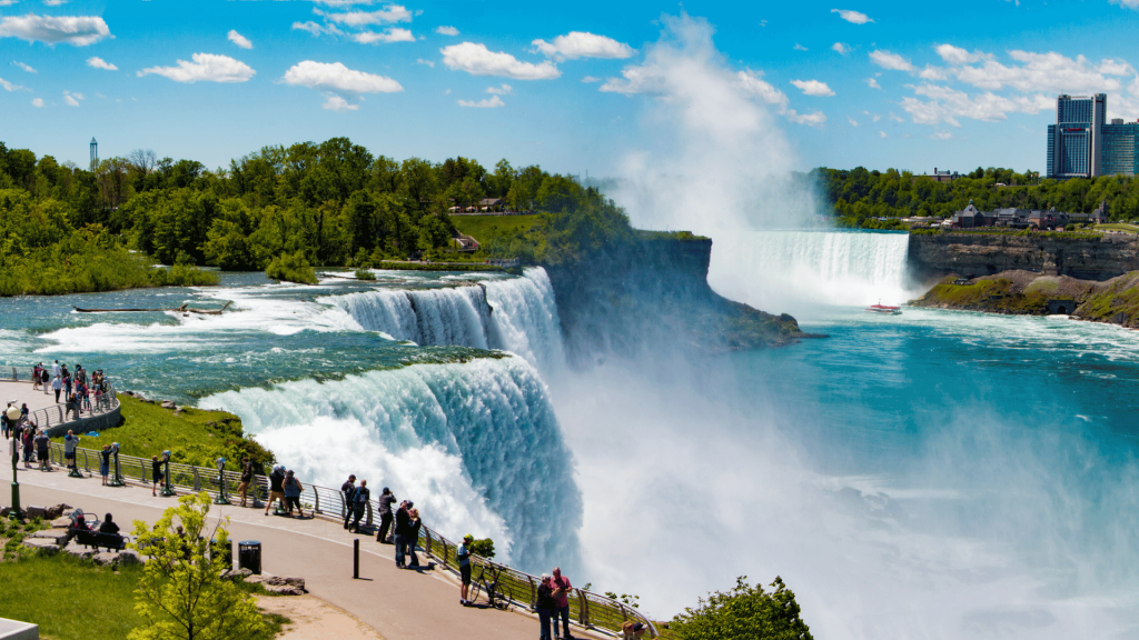 Outside View of a luxury casino hotel in Niagara Falls, Canada